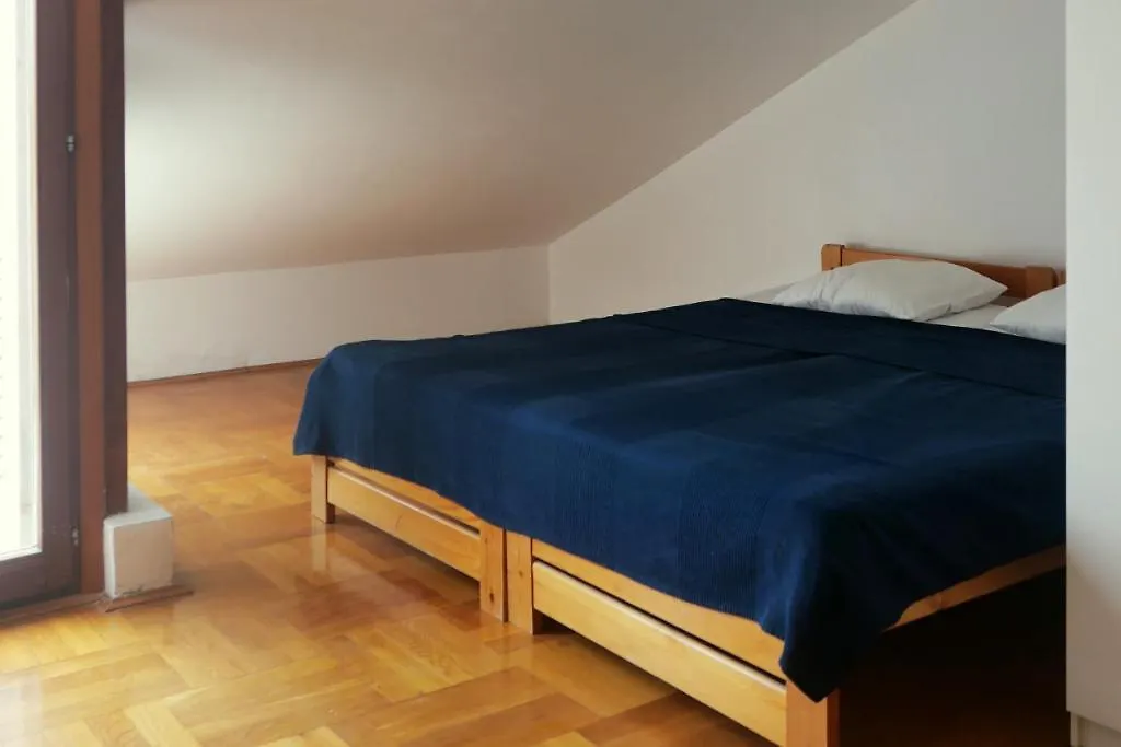 Ara-Dora Apartment Baska